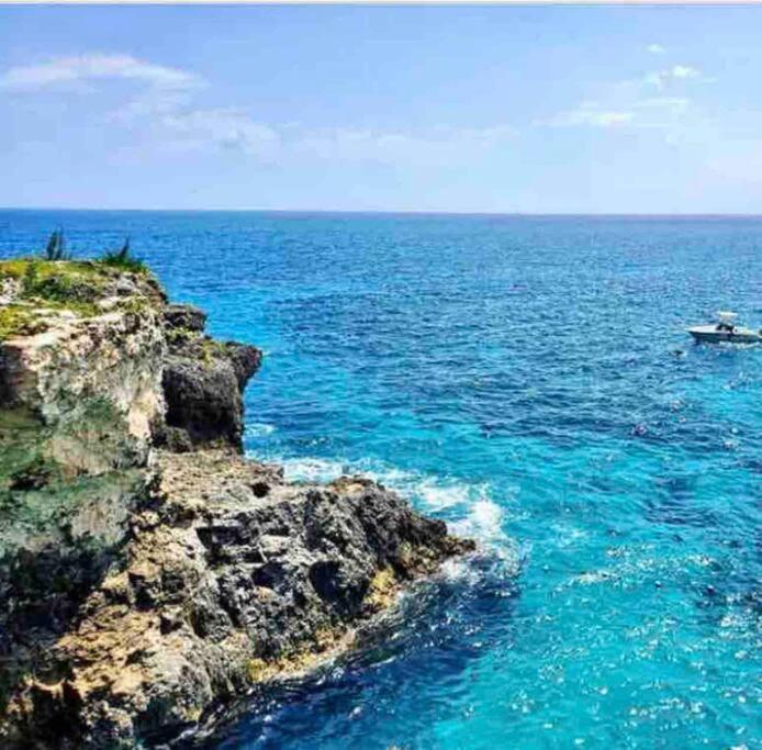 Sunset Inn Runaway Bay Εξωτερικό φωτογραφία