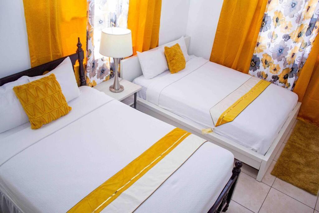 Sunset Inn Runaway Bay Εξωτερικό φωτογραφία