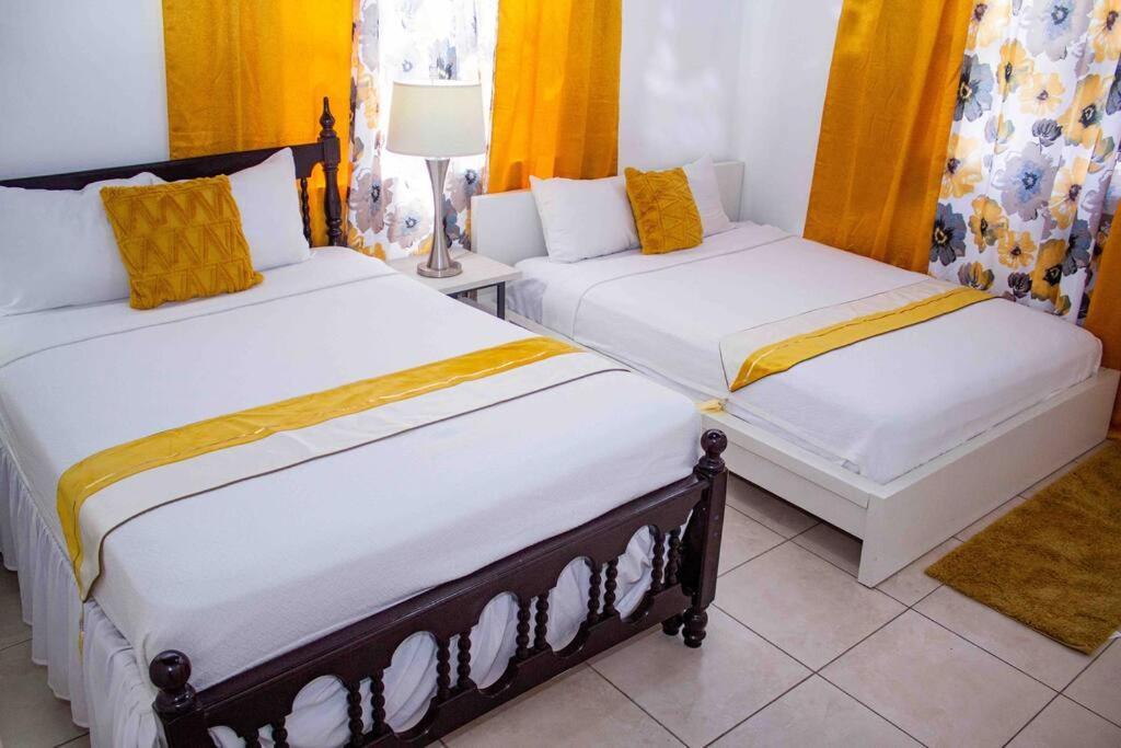 Sunset Inn Runaway Bay Εξωτερικό φωτογραφία